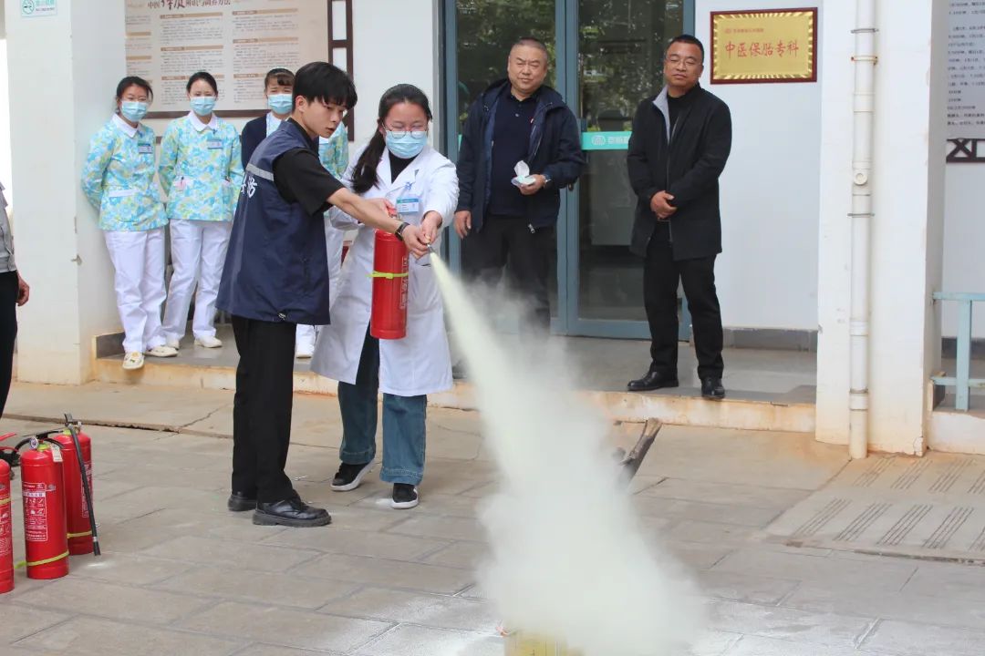 昆明愛維艾夫醫(yī)院開展消防安全培訓(xùn)及應(yīng)急疏散演練活動(dòng)
